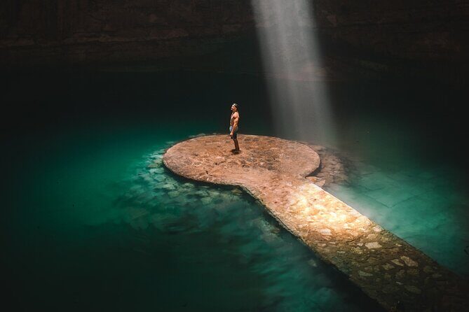 All Inclusive Chichen Itza + Suytun cenote Deluxe Tour - Guides and group size: why the day feels organized