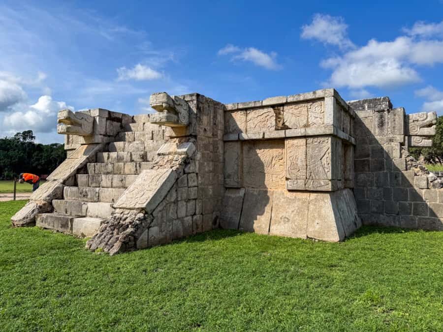 Cancun: Chichen Itza Early Access All-Inclusive Tour - El Castillo and the Great Ball Court: your two biggest photo targets