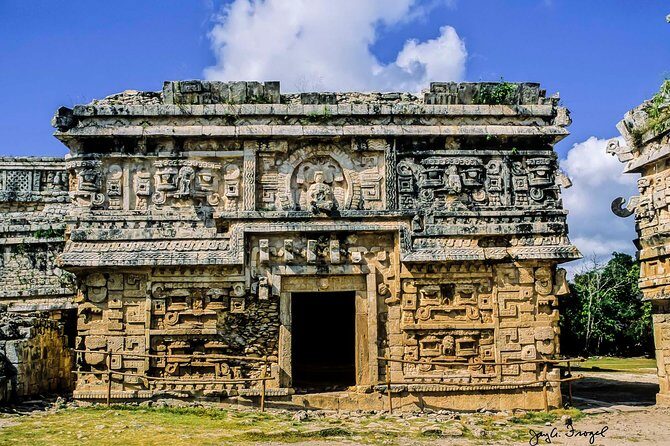 Chichen Itzá, Cenote Ik Kil, Valladolid Premium Reduced Group - Chichén Itzá Morning: Guided Pyramids and Better Timing