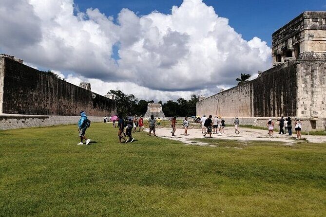 Chichen Itza Deluxe, 2 Cenotes tour From Playa del Carmen - Food and Drinks: Included Meals, Variable Expectation