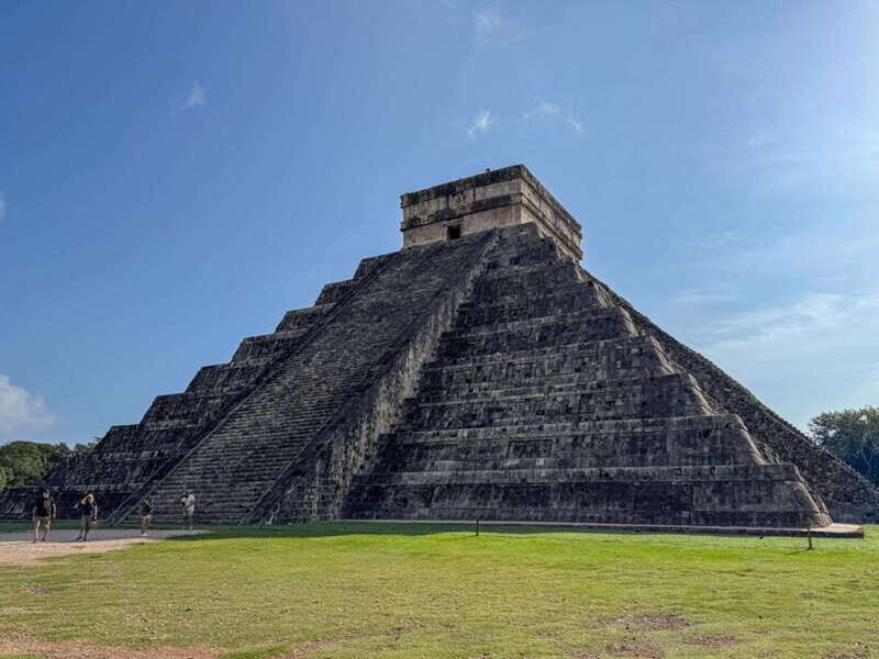 Chichen Itza: First Access Half-Day Guided Tour with Guide - On-site highlights: El Castillo, temple carvings, and the ballcourt viewpoint