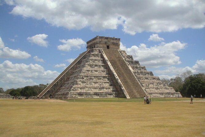 CHICHEN ITZA, VALLADOLID and CENOTE from Riviera Maya, Cancun, Tulum (Private) - Valladolid walking tour: a calmer colonial break