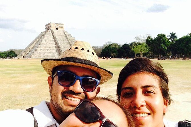 Full-Day Tour Chichen Itza, Valladolid and Cenote open bar in bus - Chichén Itzá with a certified guide: more than standing near ruins