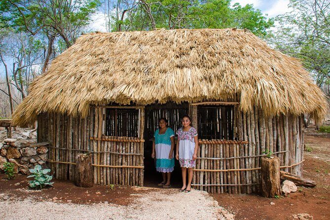 Oncelife experience of CHICHEN ITZA NIGHT SHOW. Cenote and Valladolid included. - Valladolid in 90 Minutes: Colonial Buildings Without the Overload
